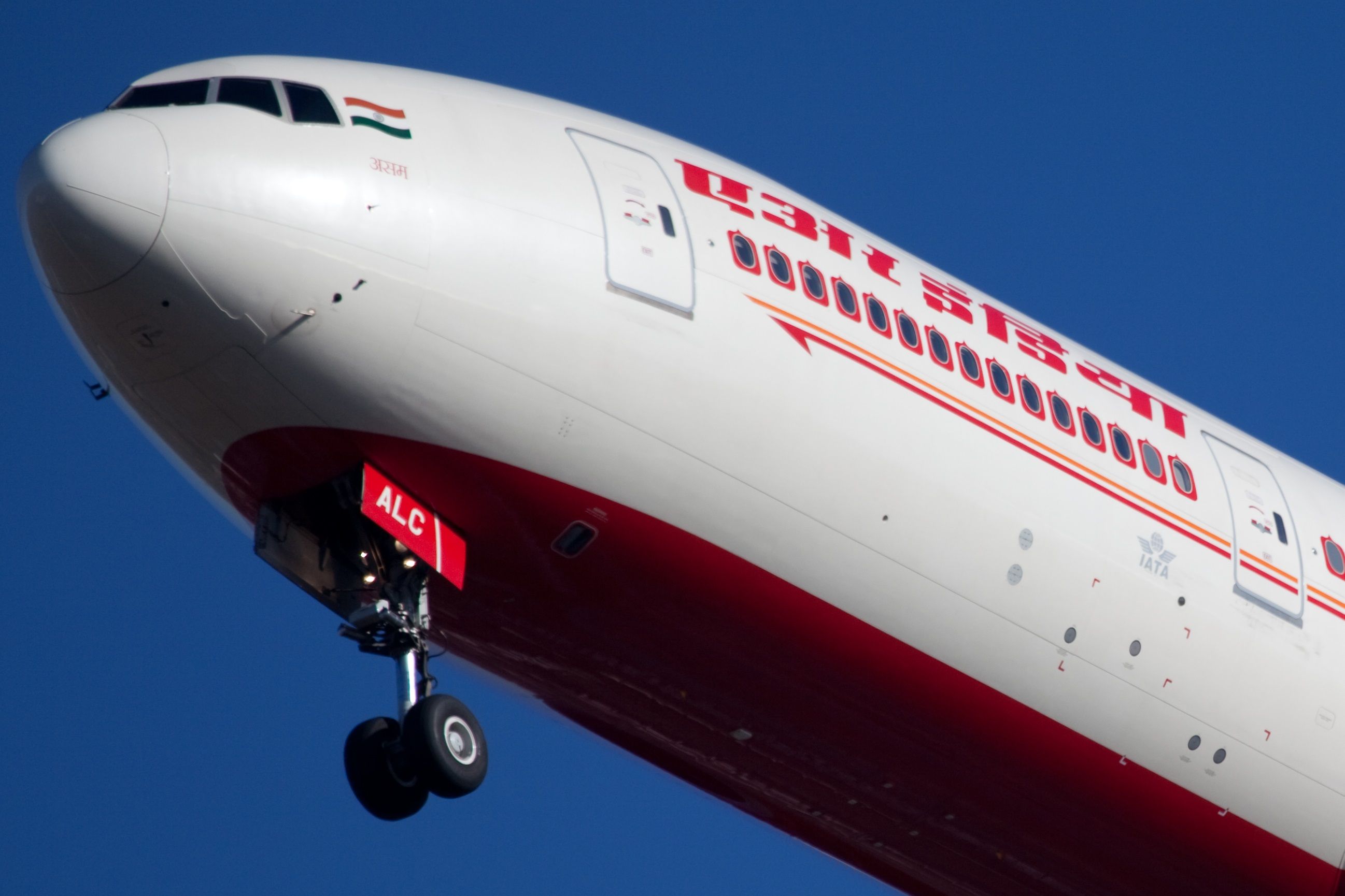 Air India 777-200LR landing
