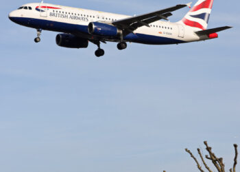 G EUUA British Airways Airbus A320 by Lucas Wu AeroXplorer - Travel News, Insights & Resources.