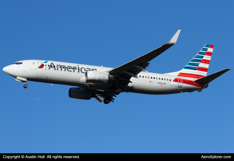 N962AN American Airlines Boeing 737 800 by Austin Hull AeroXplorer - Travel News, Insights & Resources.