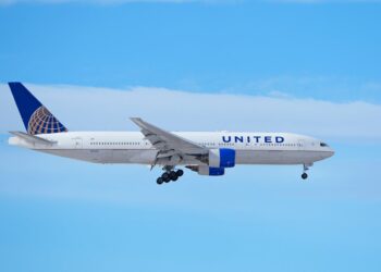 United Airlines flight diverted to Chicago following reported bomb scare - Travel News, Insights & Resources.
