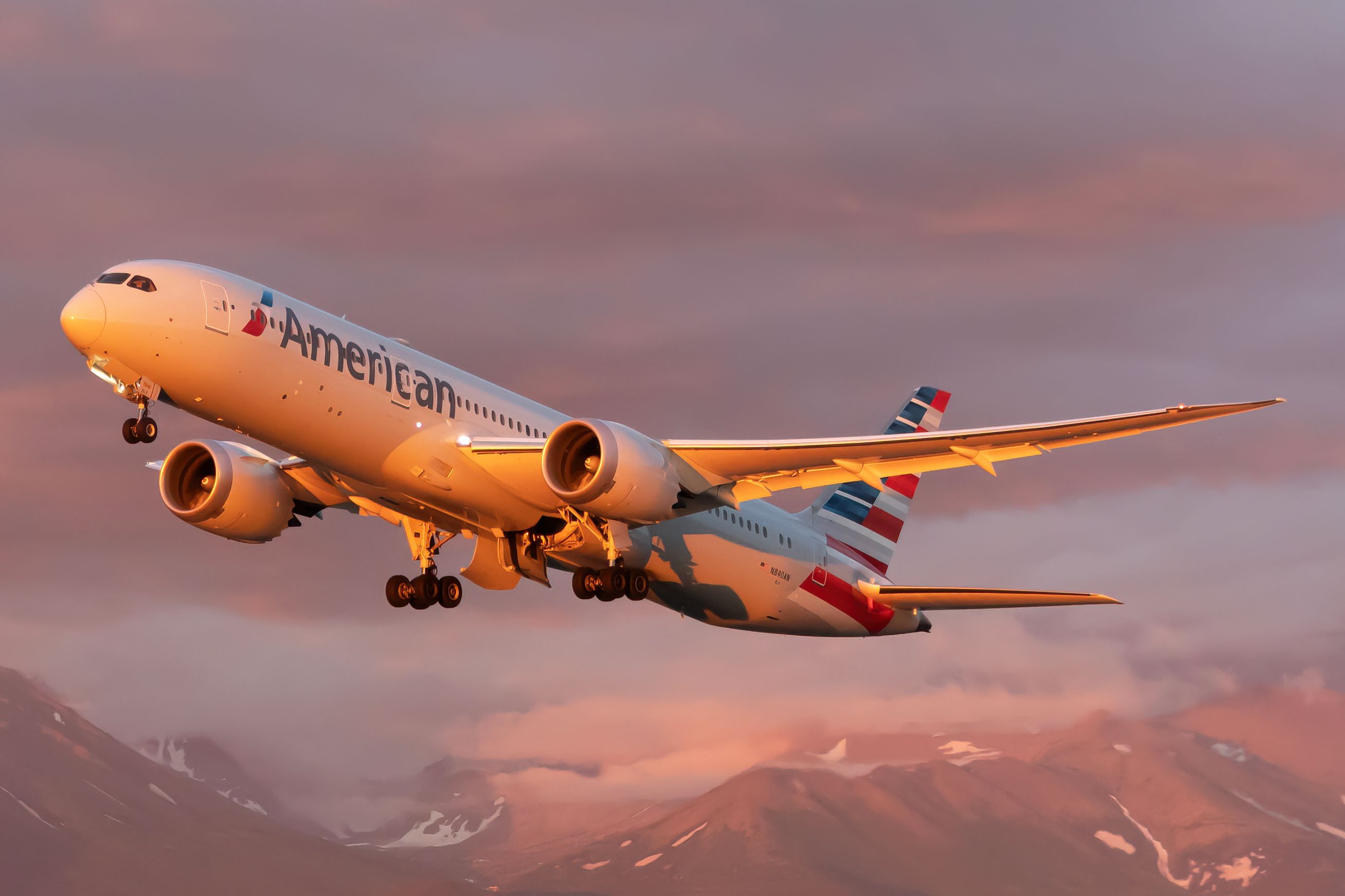 An American Airlines Boeing 787-9 Dreamliner just after take off.