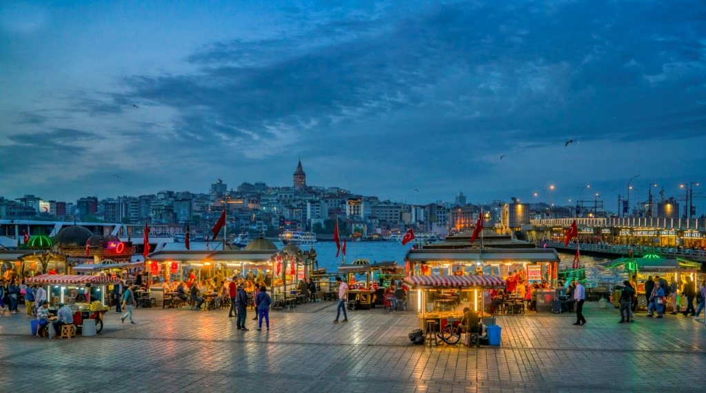 2a2910bd istanbul eminonu - Travel News, Insights & Resources.