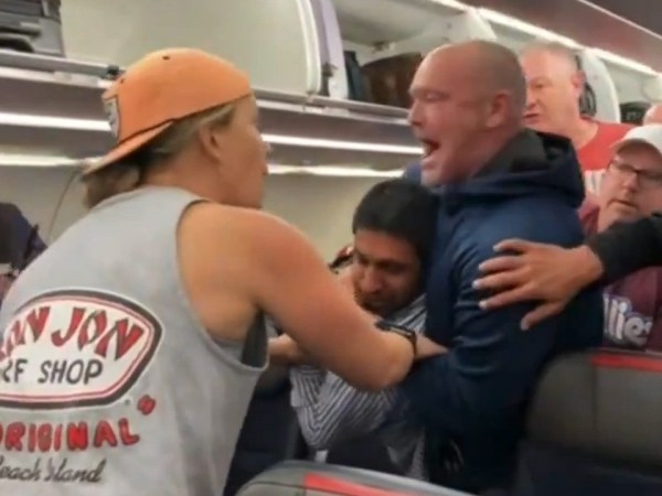American Airlines passenger put in headlock after anti Semitic slur - Travel News, Insights & Resources.