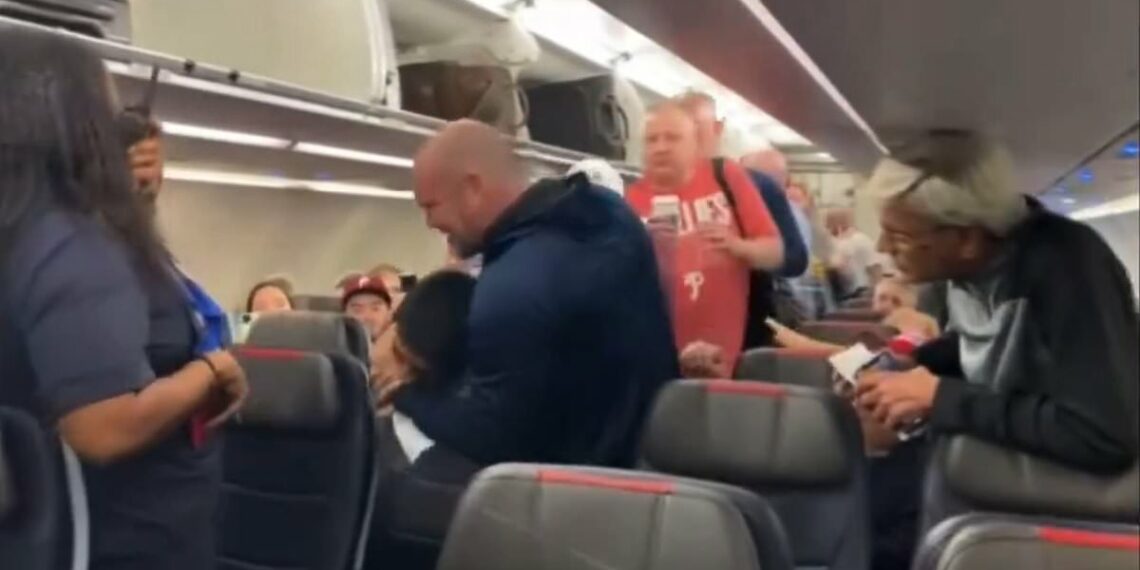 American Airlines passenger who yelled anti Semitic slur dragged out - Travel News, Insights & Resources.