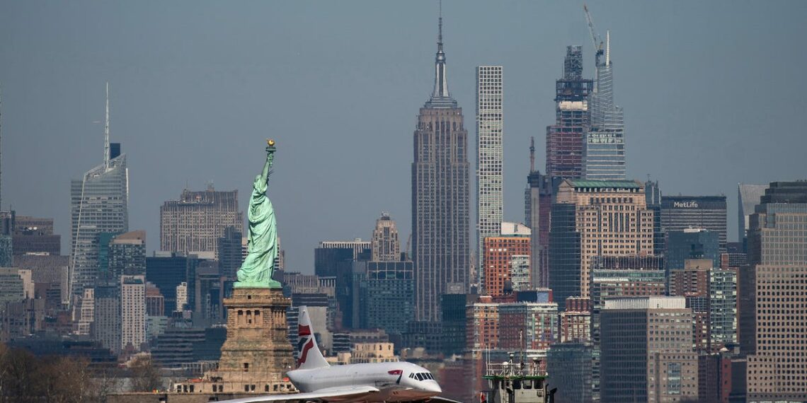 British Airways Concorde aircraft sails the Hudson See photos video - Travel News, Insights & Resources.