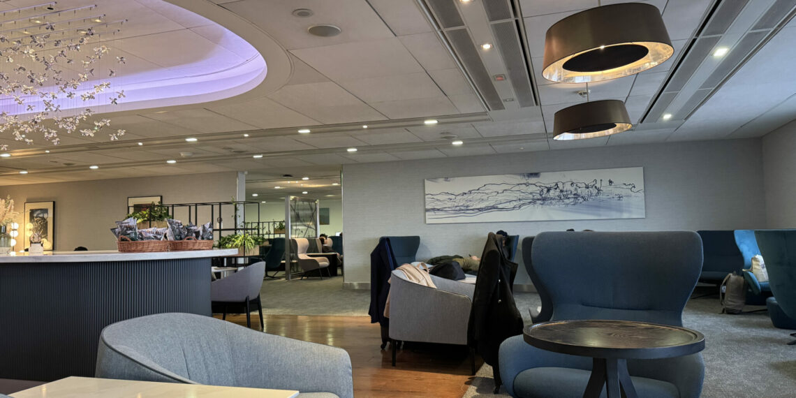 Inside British Airways refreshed Heathrow T3 Club Lounge - Travel News, Insights & Resources.