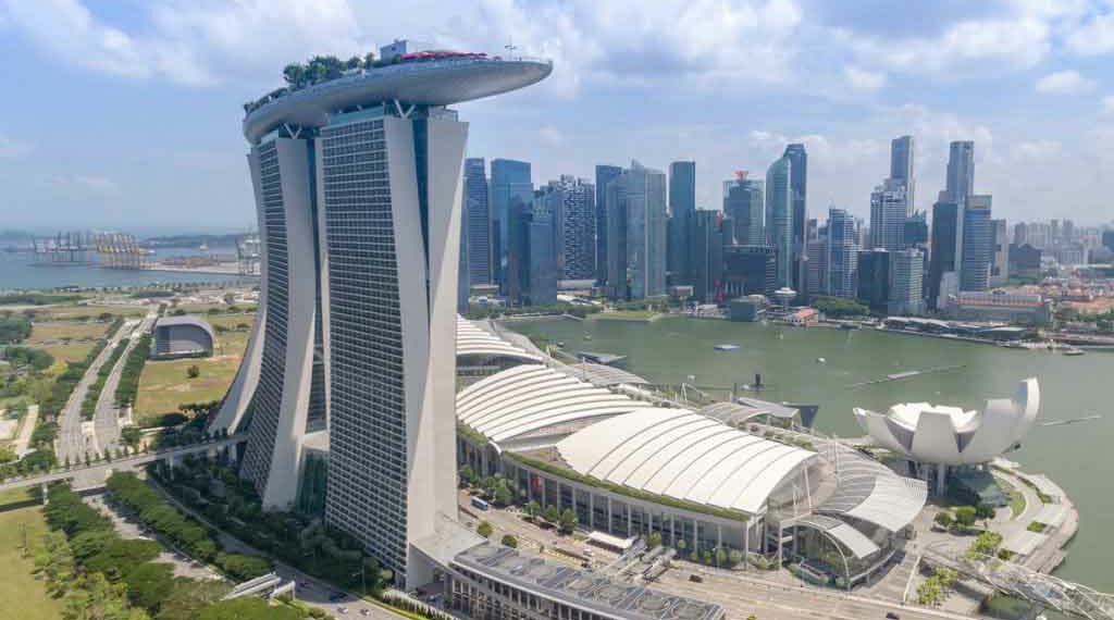 Marina Bay Sands bans tour groups from gathering on property - Travel News, Insights & Resources.