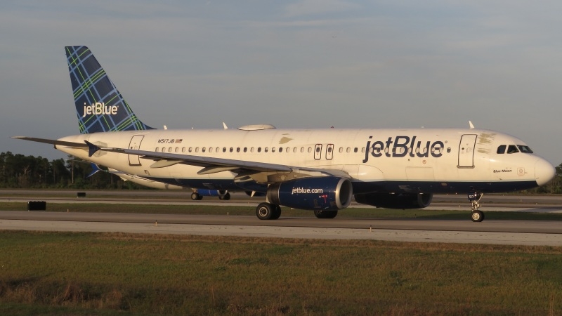 N517JB JetBlue Airways Airbus A320 by Brandon McLeish AeroXplorer - Travel News, Insights & Resources.