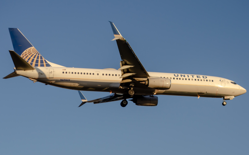 N69829 United Airlines Boeing 737 900ER by Dylan Campbell AeroXplorer - Travel News, Insights & Resources.