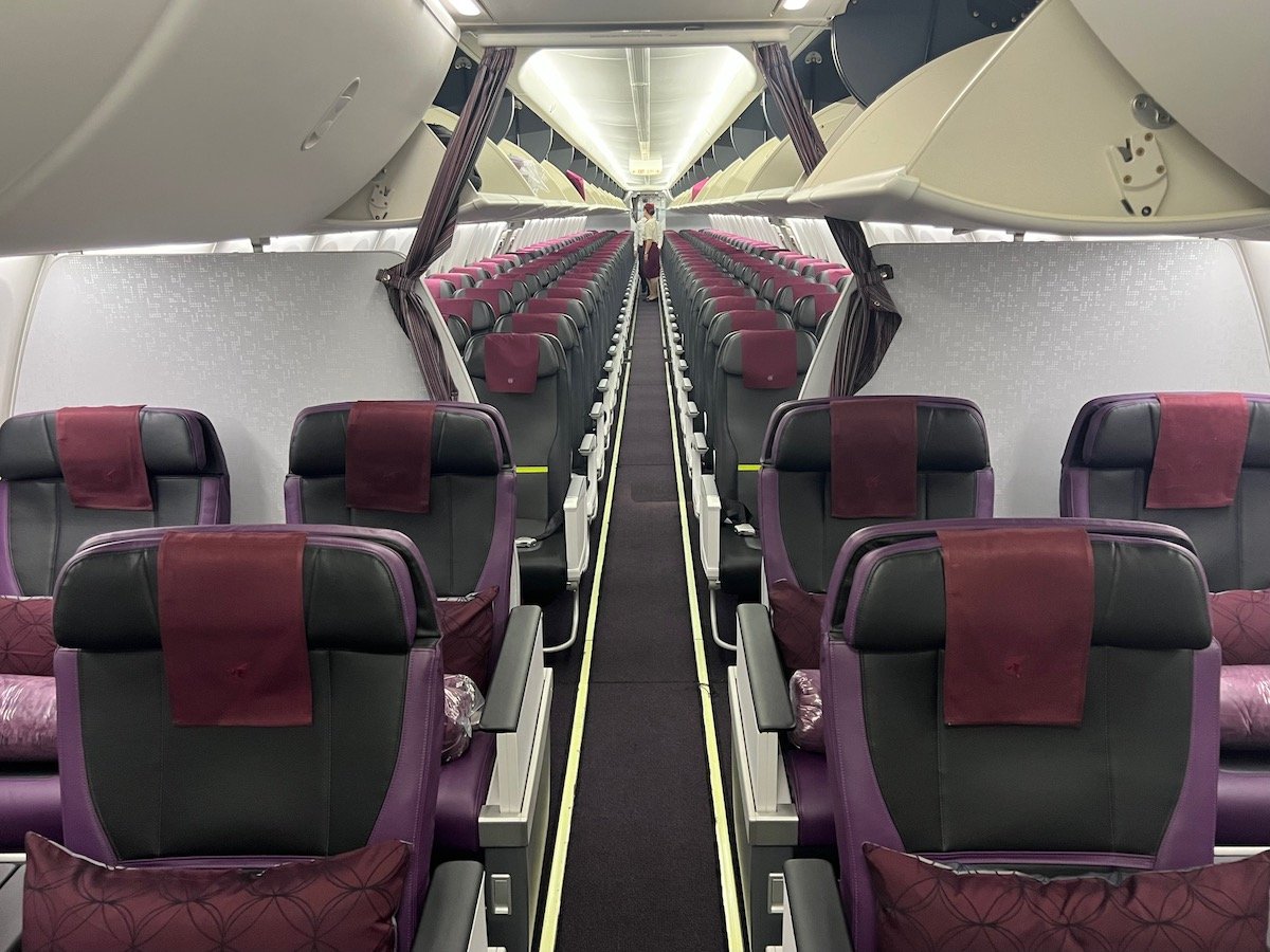Qatar Airways 737 MAX First Class 2 - Travel News, Insights & Resources.