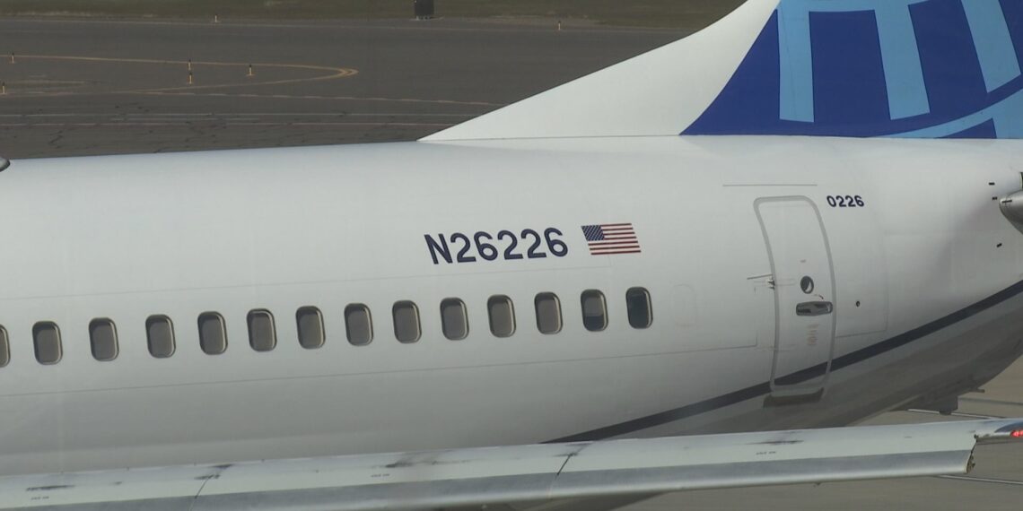 United Airlines plane with lost panel leaves Medford for San - Travel News, Insights & Resources.