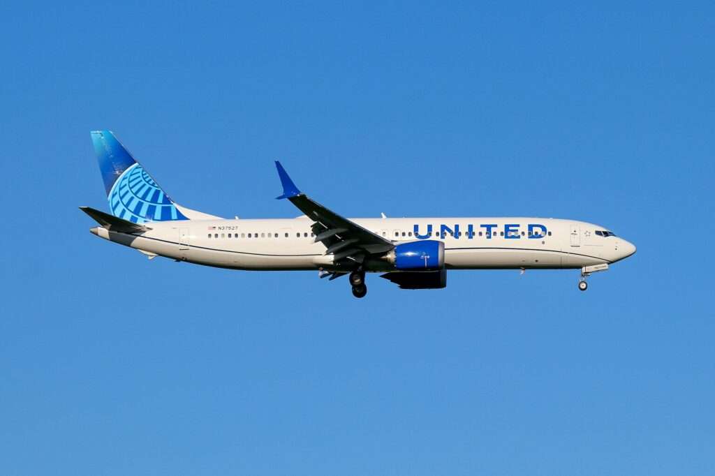 United Airlines 737 MAX 9 Suffers Bird Strike in San Francisco