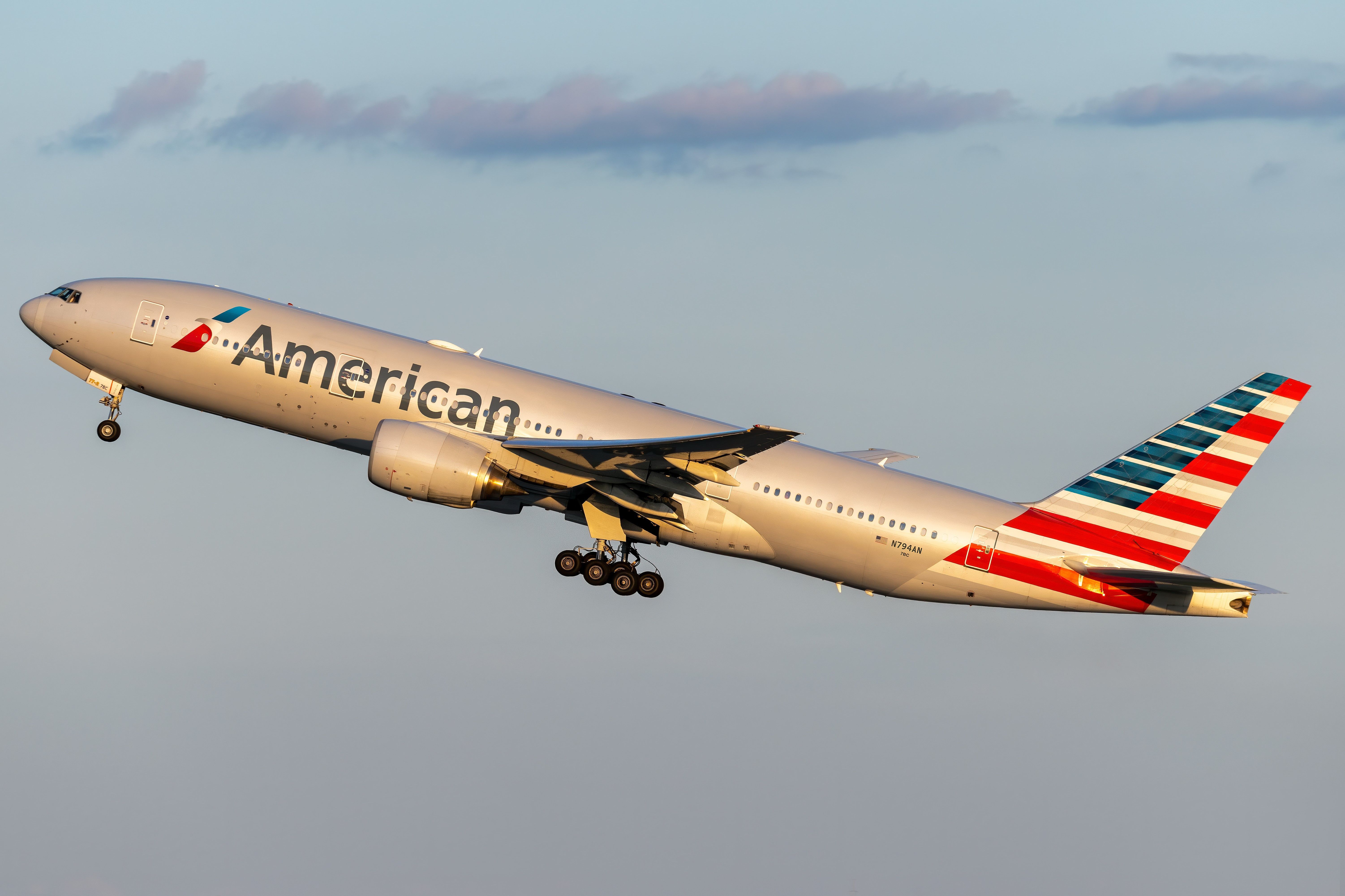 N794AN American Airlines Boeing 777-223(ER) (1) 3 2