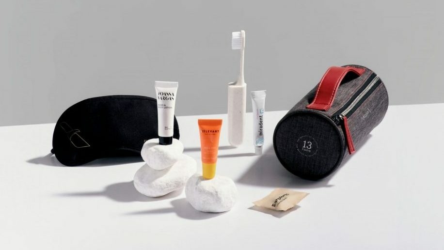 American Airlines launches new amenity kits and dual sided pillows – - Travel News, Insights & Resources.