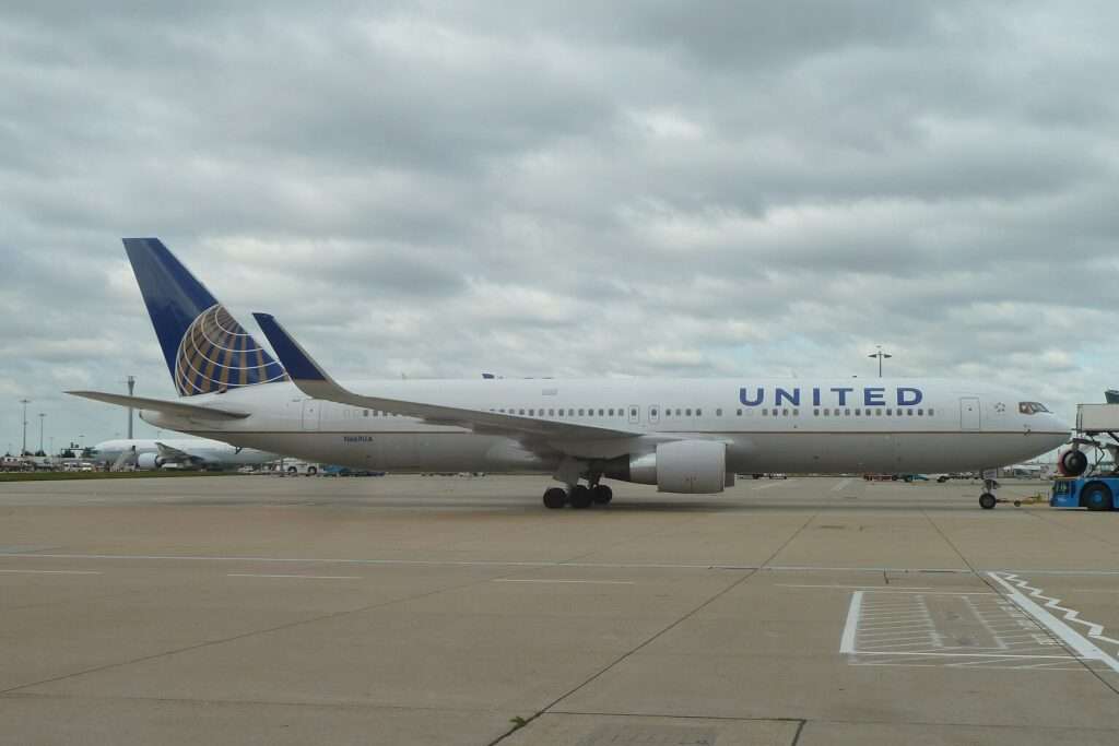 United Airlines 767 To Newark Returns to London: Battery Issue