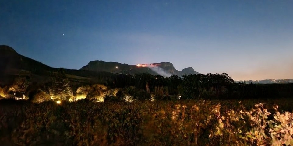 Breaking news Table Mountain battles fires - Travel News, Insights & Resources.