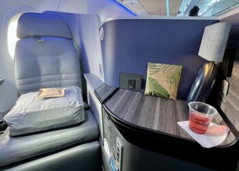 JetBlue Airbus A321LR Mint Business Class Review LHR to JFK - Travel News, Insights & Resources.