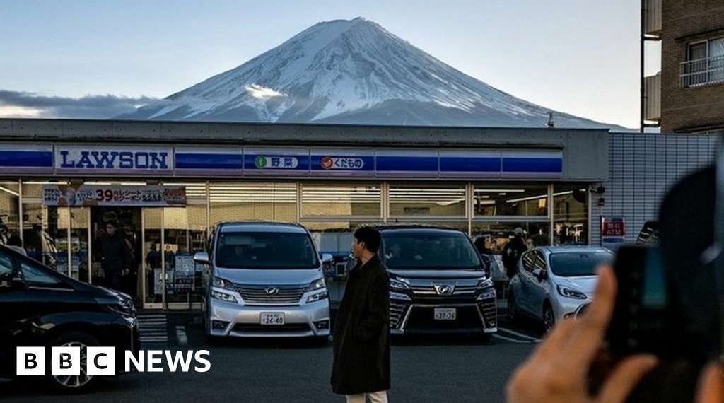 Mount Fuji view to be blocked to deter tourists - BBC News