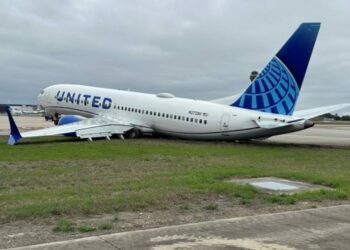 NTSB report United Airlines plane slides off runway at Bush - Travel News, Insights & Resources.