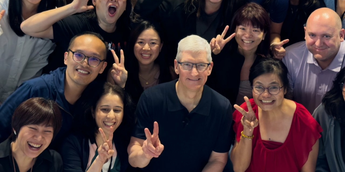 Tim Cook leaves Singapore after week long Asia tour - Travel News, Insights & Resources.