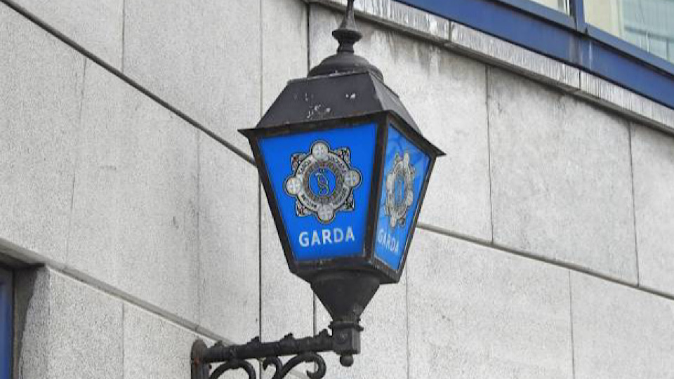 US tourist in her 80s injured during mugging incident in Kerry - Gript