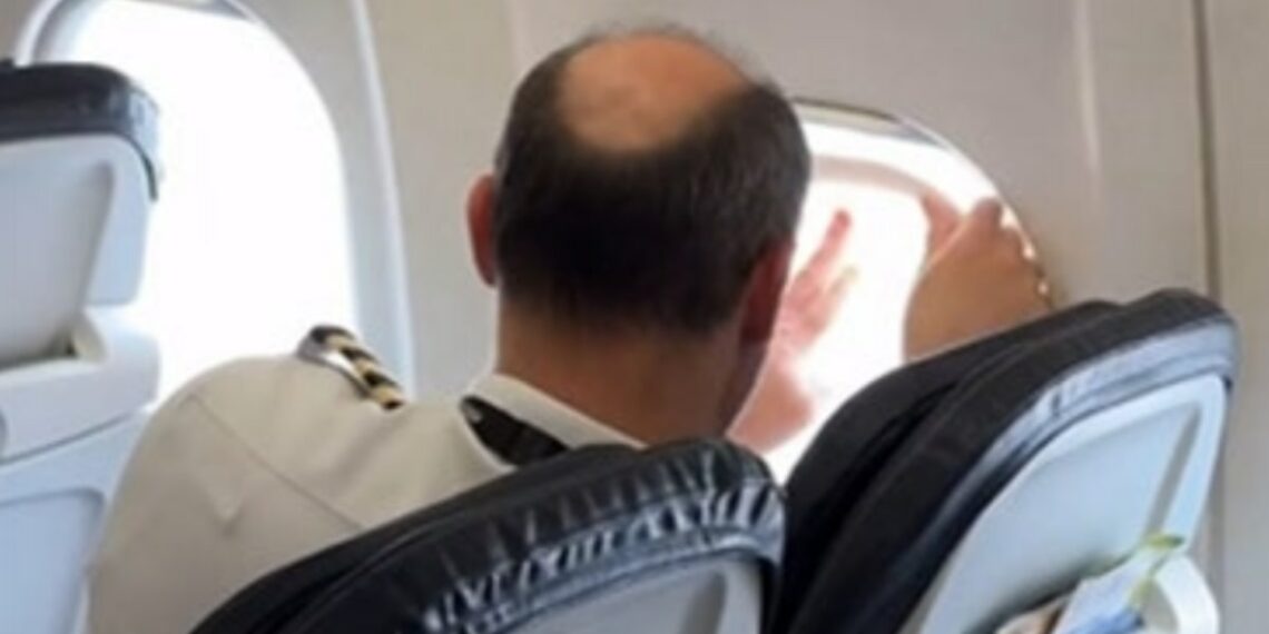 Video United Airlines Pilot Caught Repairing Planes Window Moments Before - Travel News, Insights & Resources.