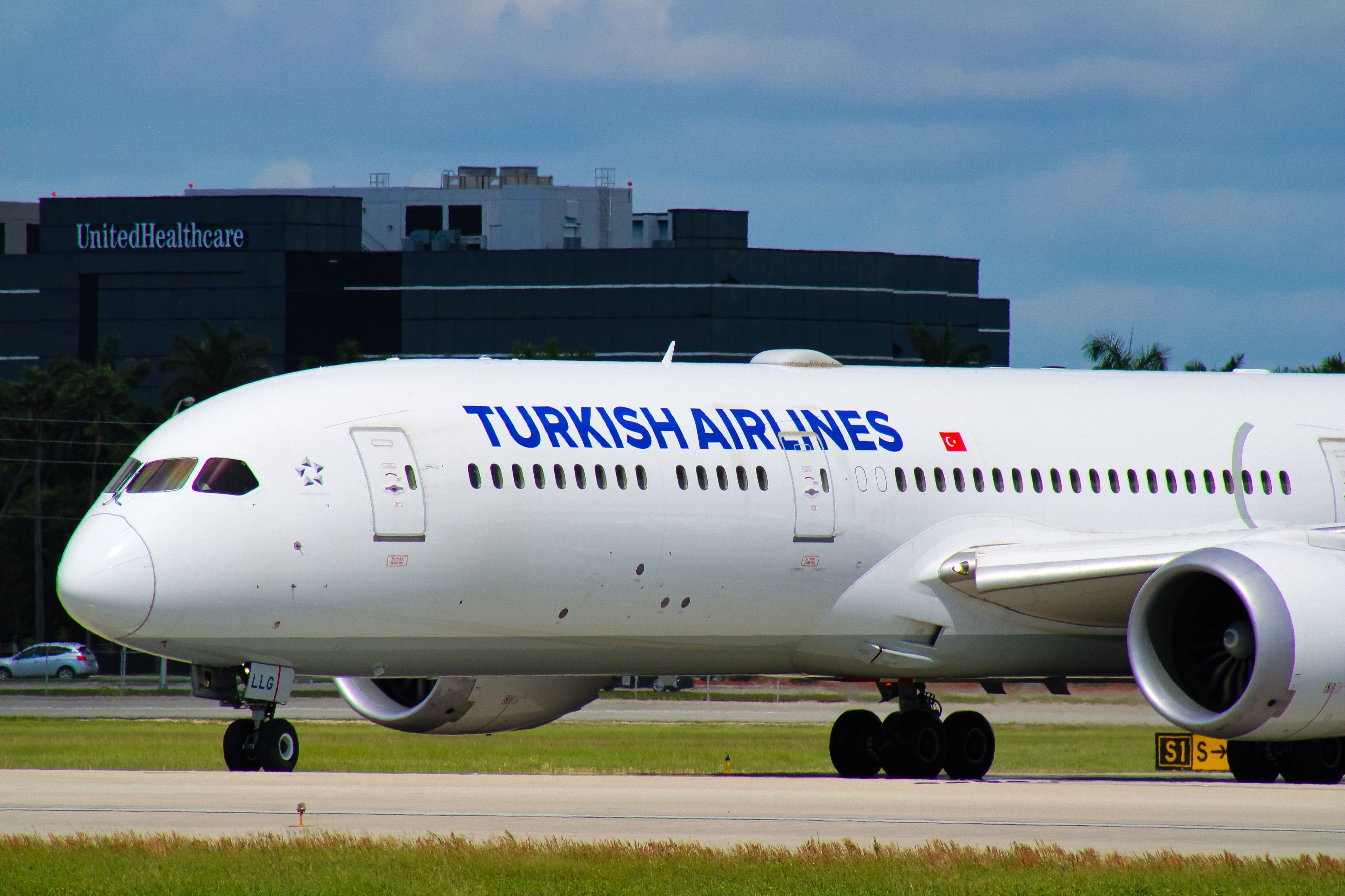 Turkish Airlines 787-9 taxiing