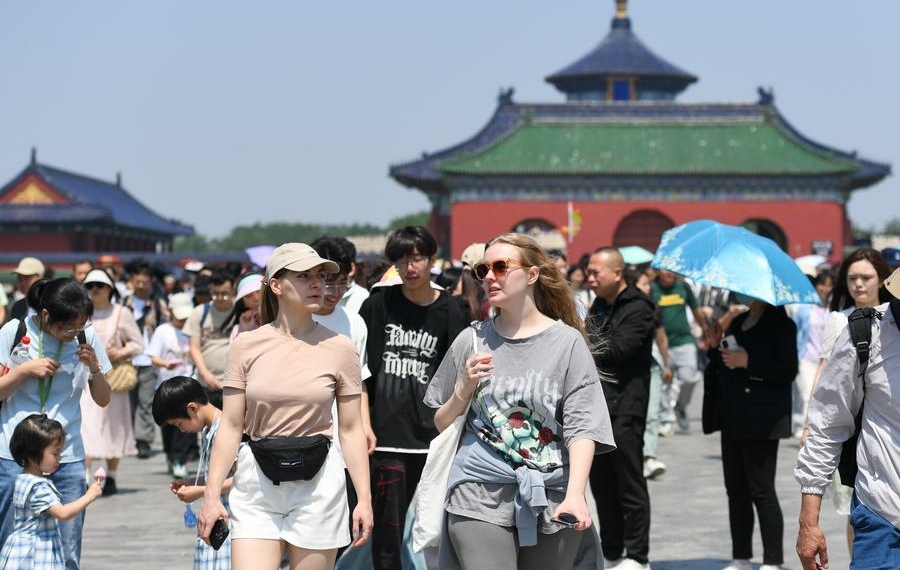 Beijing receives record number of tourists during May Day holiday