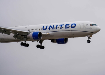 Chicago Bound United Airlines Boeing 767 Diverts to Ireland After Passenger - Travel News, Insights & Resources.