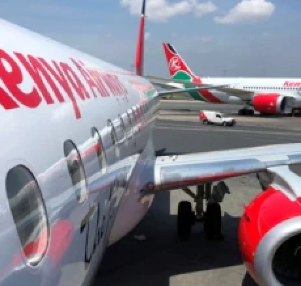 Shaqaale ka xirnaa diyaaradda Kenya Airways oo dib u helay.webp - Travel News, Insights & Resources.