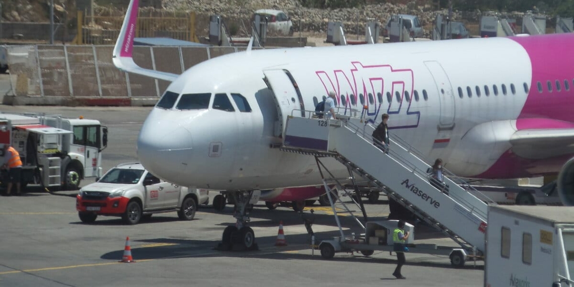 Wizz Air passenger decline in April 2024 AviationDirect - Travel News, Insights & Resources.