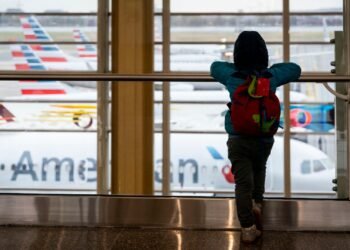 1732143133 American Airlines to shame boarding line cutters with new technology - Travel News, Insights & Resources.