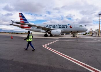 American Airlines Expands Crackdown on Group Jumpers - Travel News, Insights & Resources.