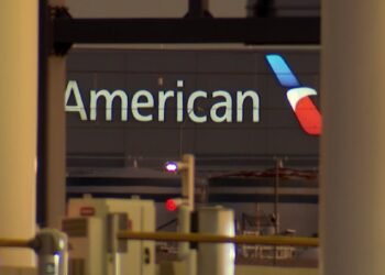 American Airlines passenger restrained with duct tape by Texas man - Travel News, Insights & Resources.