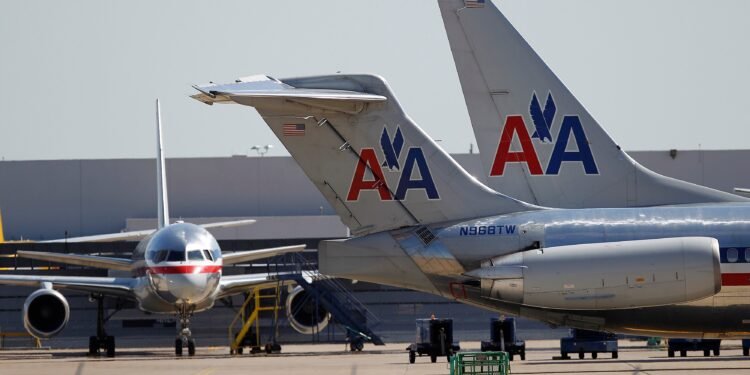 American Airlines passengers duct tape man who allegedly tried to - Travel News, Insights & Resources.