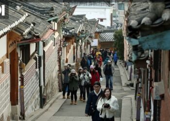 Historic Area Bukchon Hanok Village Seoul Applies Restrictions On Tourists - Travel News, Insights & Resources.