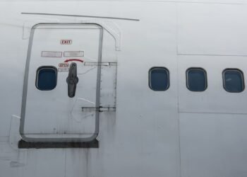 Korean Air Passenger appears to attempt to open emergency exit - Travel News, Insights & Resources.