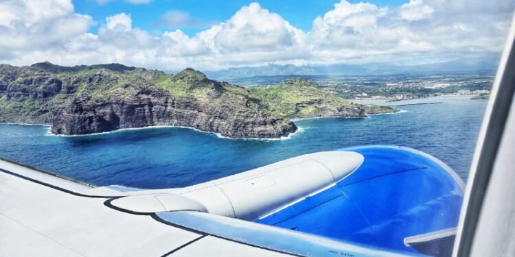 United Airlines Agent Shocks Hawaii Travelers With Boarding Crackdown - Travel News, Insights & Resources.