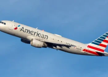 American Airlines Boeing 737 makes emergency landing due to electrical.webp - Travel News, Insights & Resources.