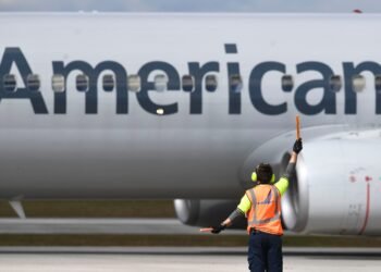 American Airlines flight returns to Chicago amid mechanical concern - Travel News, Insights & Resources.