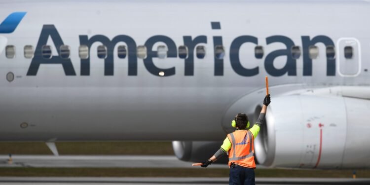 American Airlines flight returns to Chicago amid mechanical concern - Travel News, Insights & Resources.